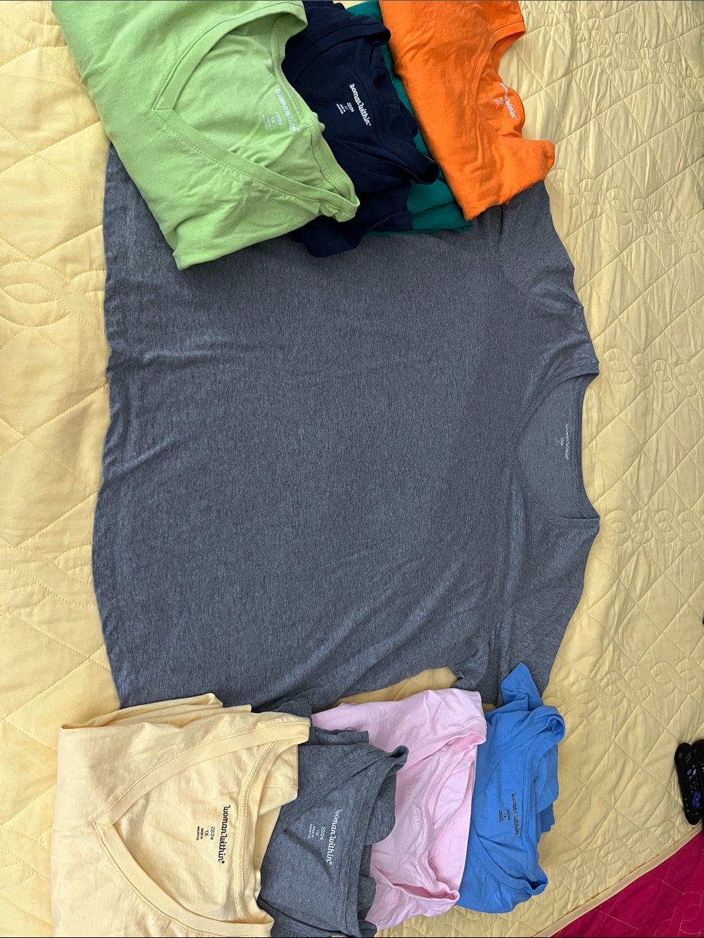 LOT- Assorted PLUS SIZE 1X Solid Crew & V-Neck Tees - (9)